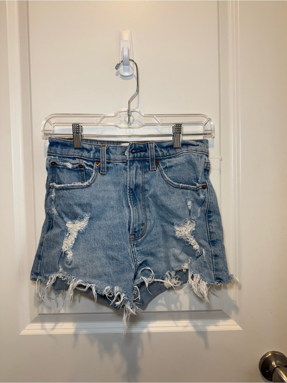 Abercrombie & Fitch Distressed High Rise Mom Short Size 26 / 2 Curve Love